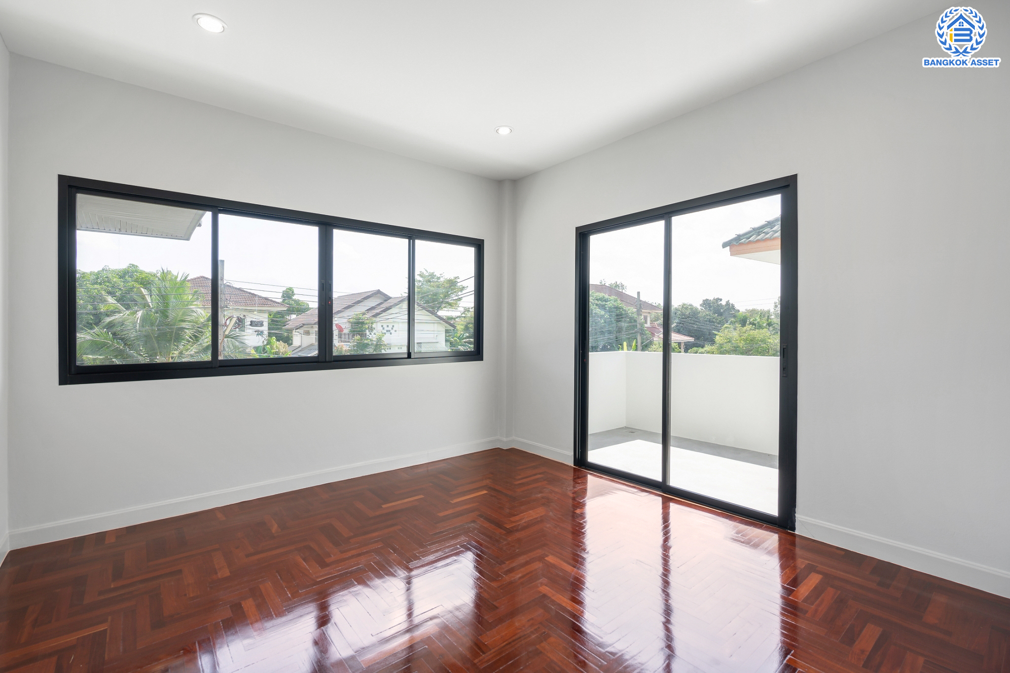 บ้านมือสองตกแต่งใหม่ หลังใหญ่พร้อมเข้าอยู่ ม.เมืองดี พุทธมณฑลสาย 2 เนื้อที่ 63.5 ตร.ว. ฟังก์ชันจัดเต็ม 3 ห้องนอน 2 ห้องน้ำ จอดรถได้ถึง 2 คัน บนทำเลใกล้ทางคู่ขนานลอยฟ้าบรมราชชนนี และเซ็นทรัลปิ่นเกล้า